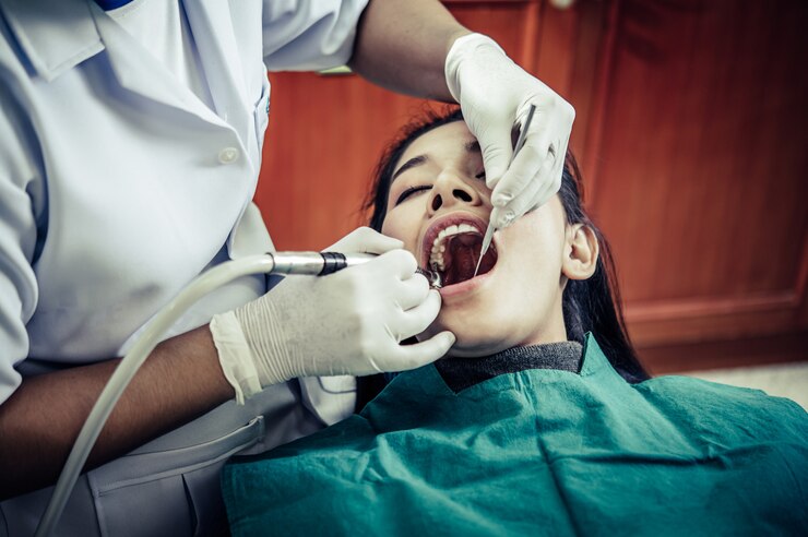 dentists-treat-patients-teeth_1150-19650 Dentists treat patients' teeth.<br />